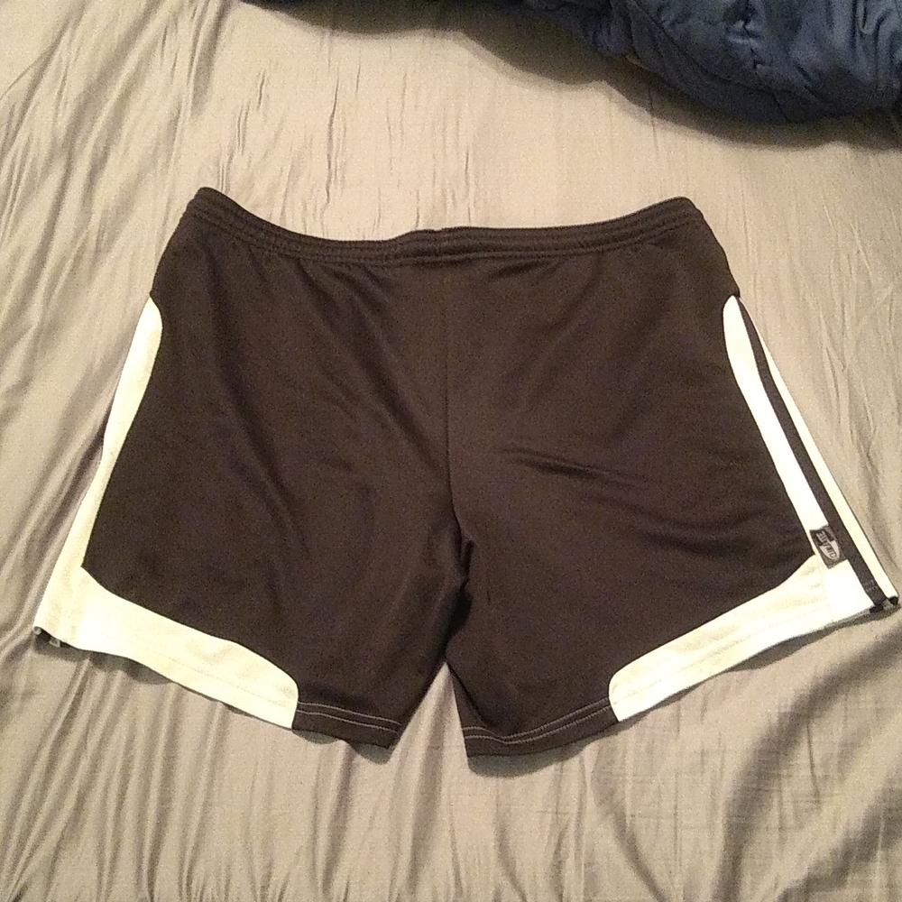 Shorts - Picture 3 of 5